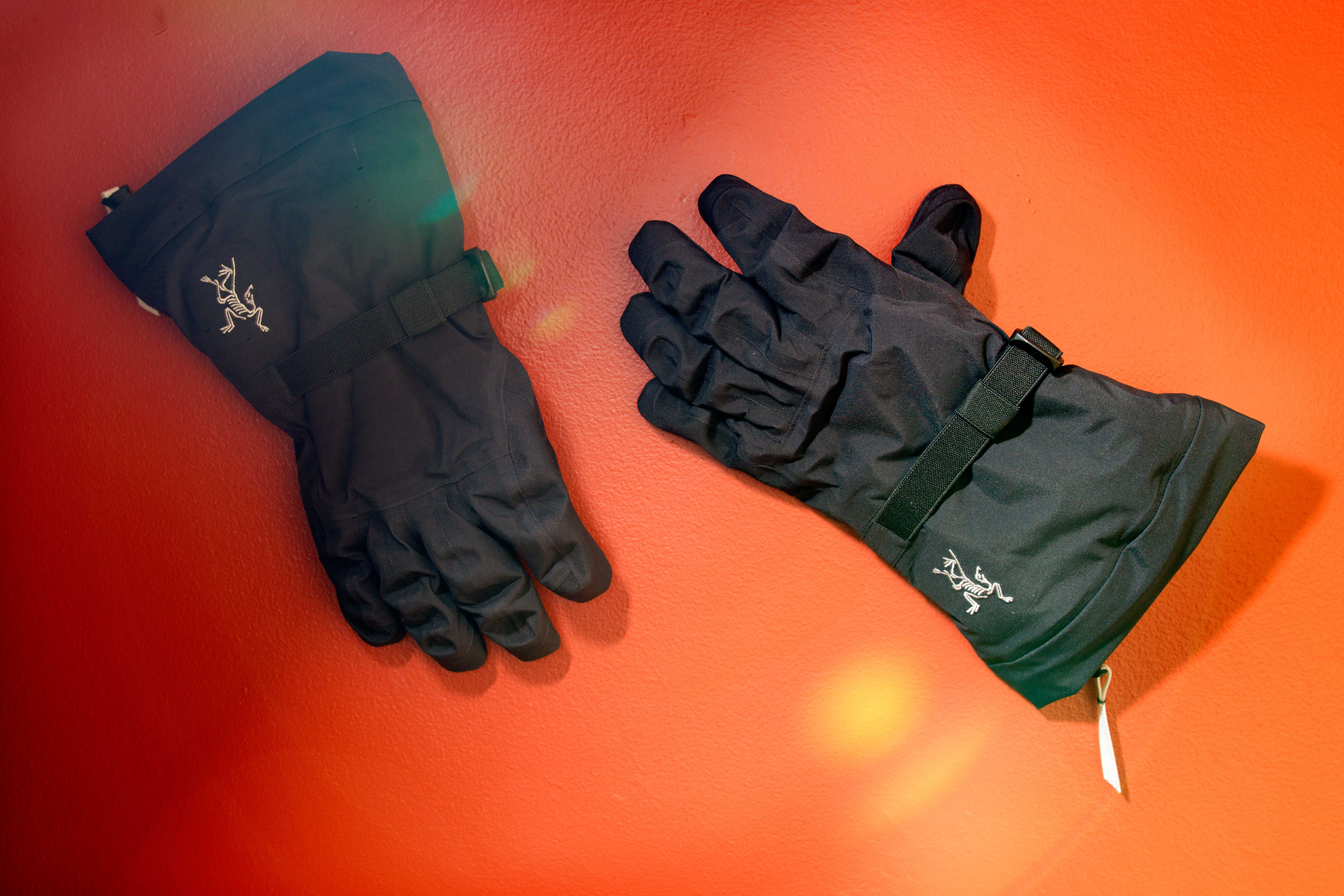 With the Lithic ski gloves from Arc'teryx, there's no need to sacrifice dexterity for warmth.