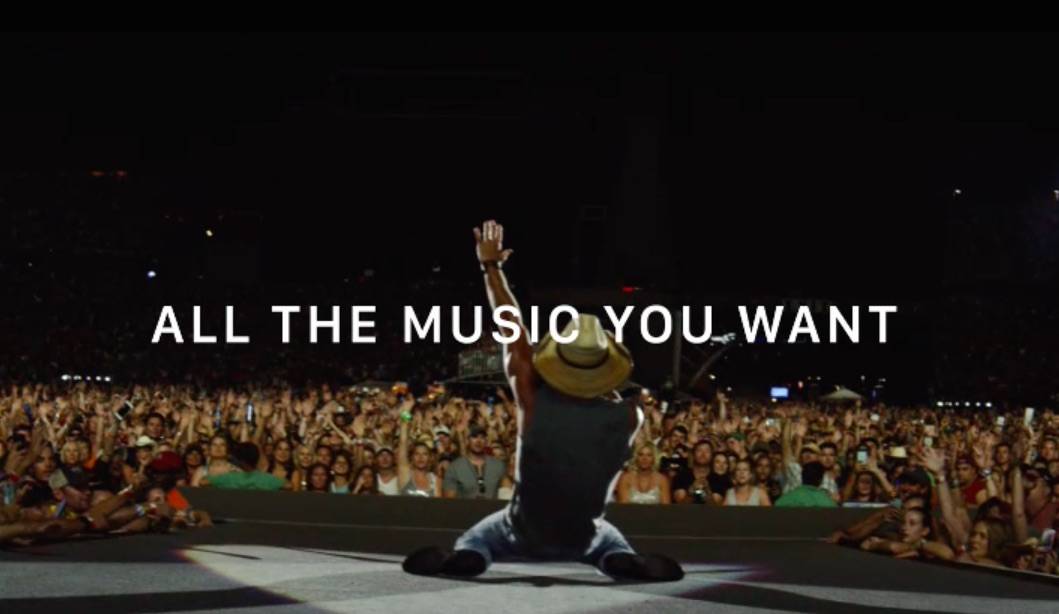 Who knew Kenny Chesney is an Apple fanboy?