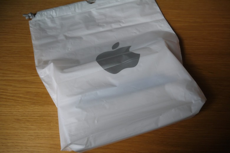 Am I the only one who dislikes Apple Store bags?