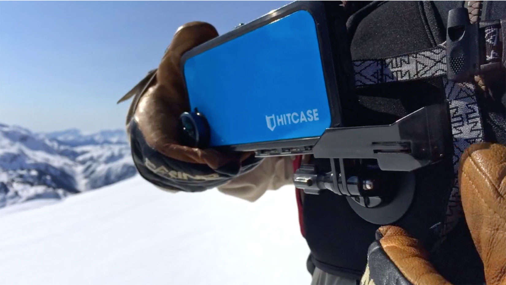 A skier used a mount to hold an iPhone 6 with a HITCASE for filming on a downhill run. 