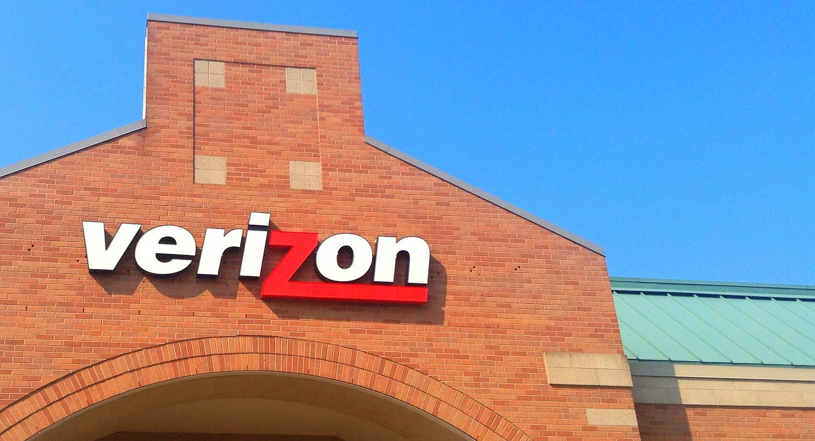verizons-new-deal-showers-switchers-with-cash-data-image-cultofandroidcomwp-contentuploads20151214771414113_aeae46f3b8_h-jpg
