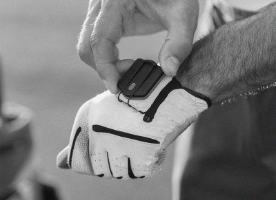 PIQ attaches to your golf glove and tells you things about your swing.