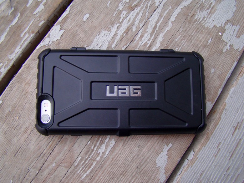 The UAG Trooper It features a rugged design with reinforced corners for extra drop protection.