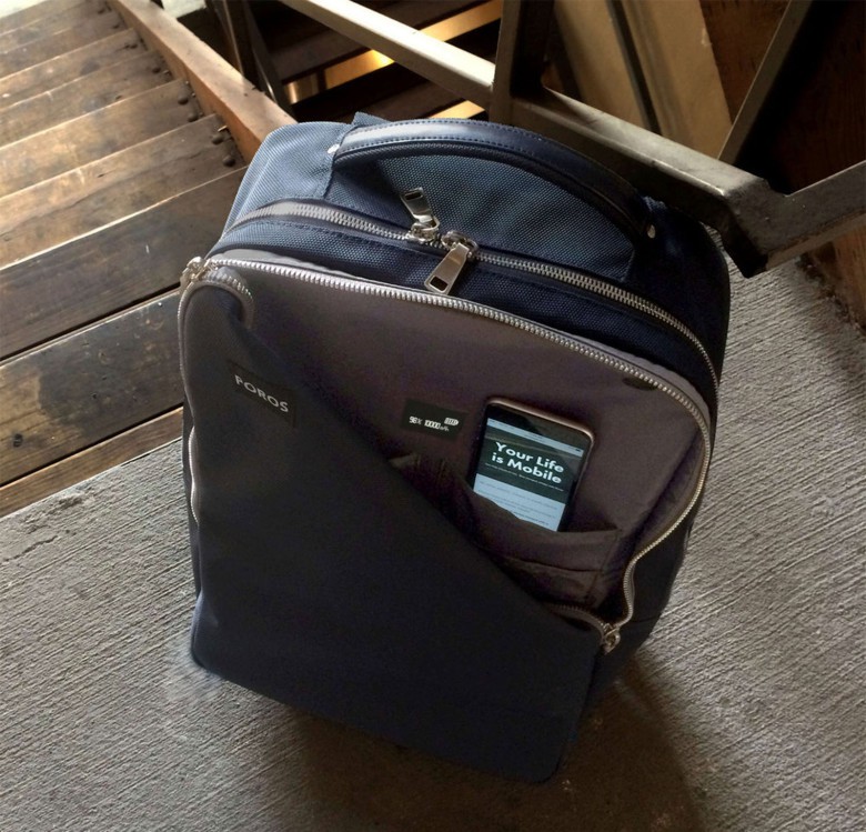 An LCD display lets you know the charging status on your devices.