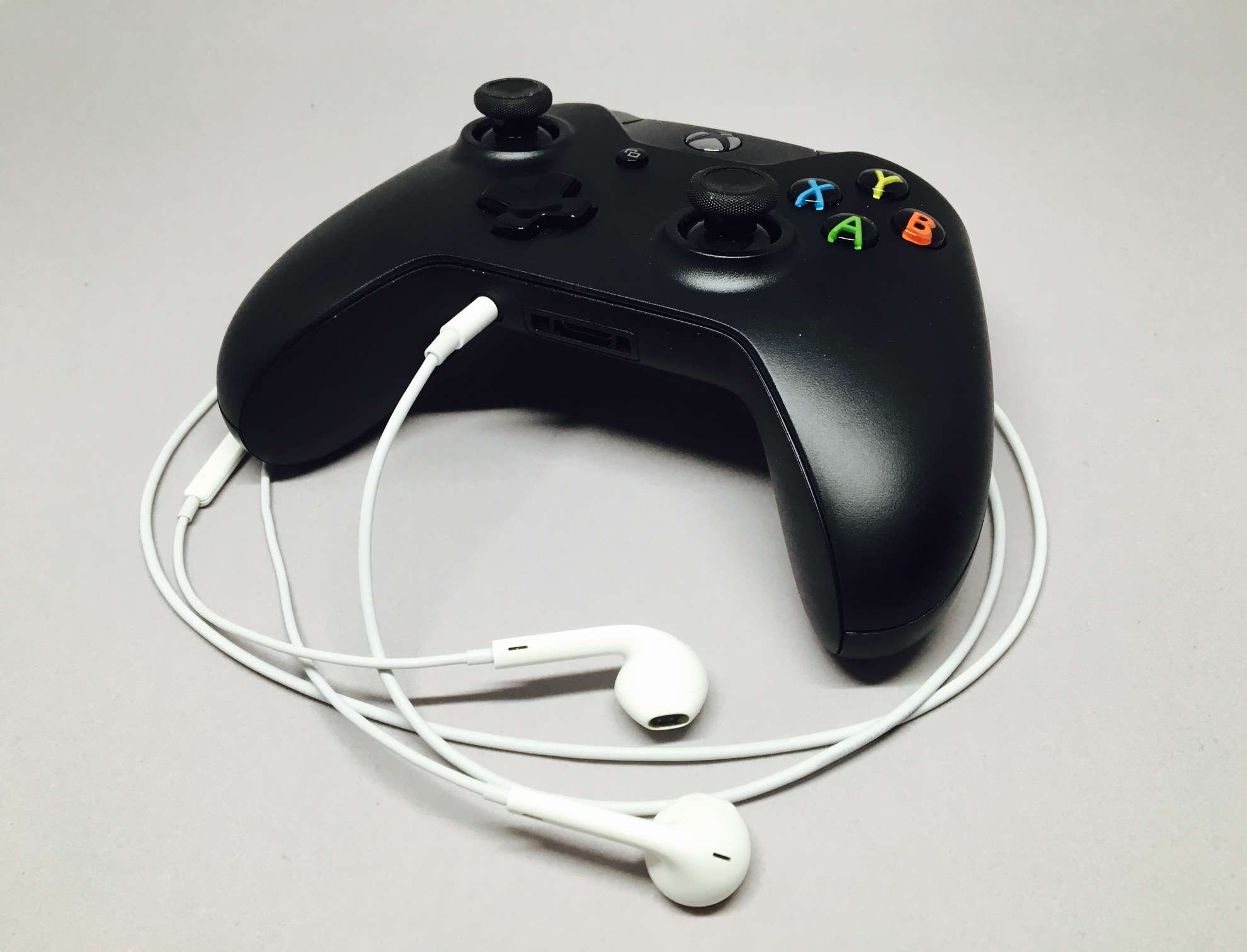 Xbox One controller Apple EarPods