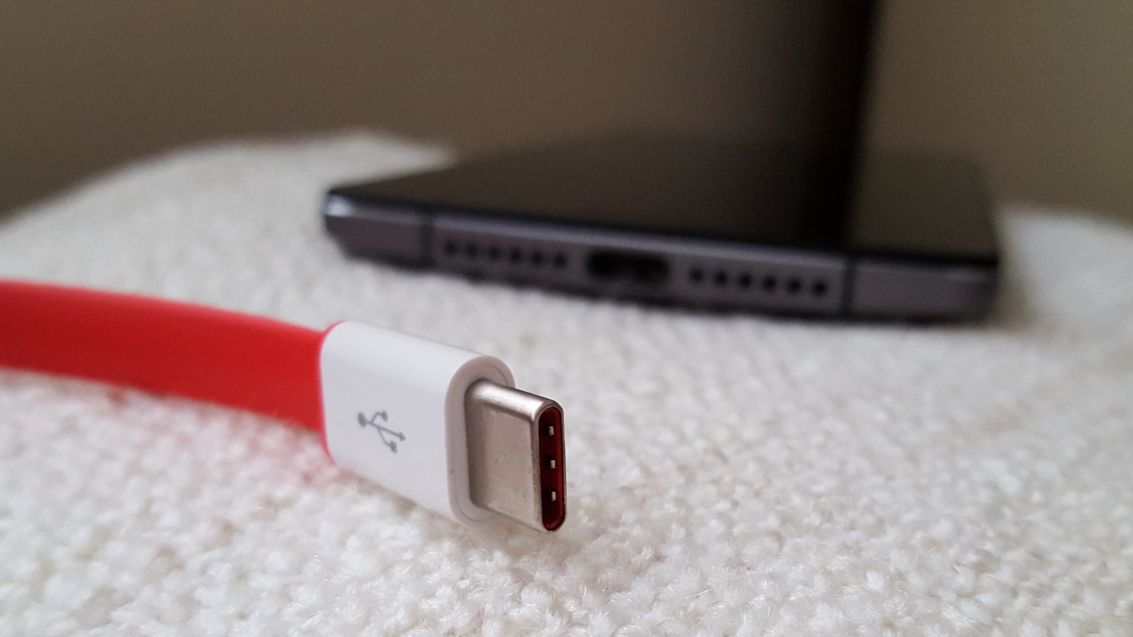 amazon-cracks-down-on-bad-usb-c-cables-that-can-kill-your-gadgets-image-cultofandroidcomwp-contentuploads201511OnePlus-2-USB-C-jpg
