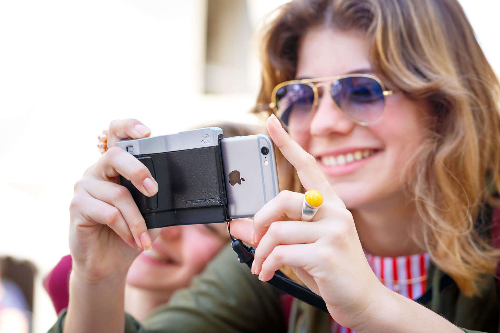 Pictar eliminates the worry of dropping your iPhone while making pictures.