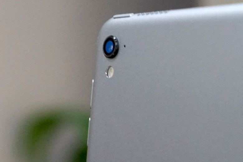 The new iPad Pro is packing the same iSight camera as iPhone 6s. 