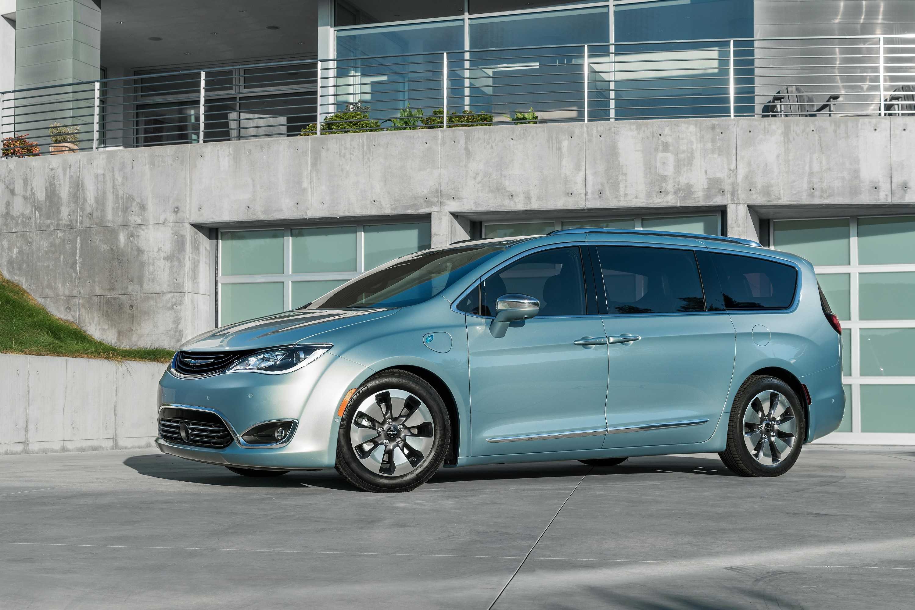 Google and Fiat are working on self-driving minivans.