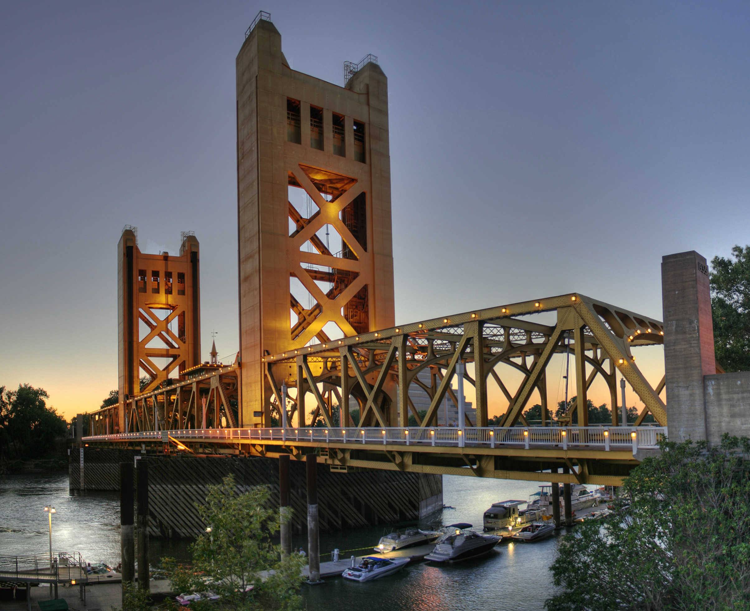 Tower_Bridge_Sacramento_edit