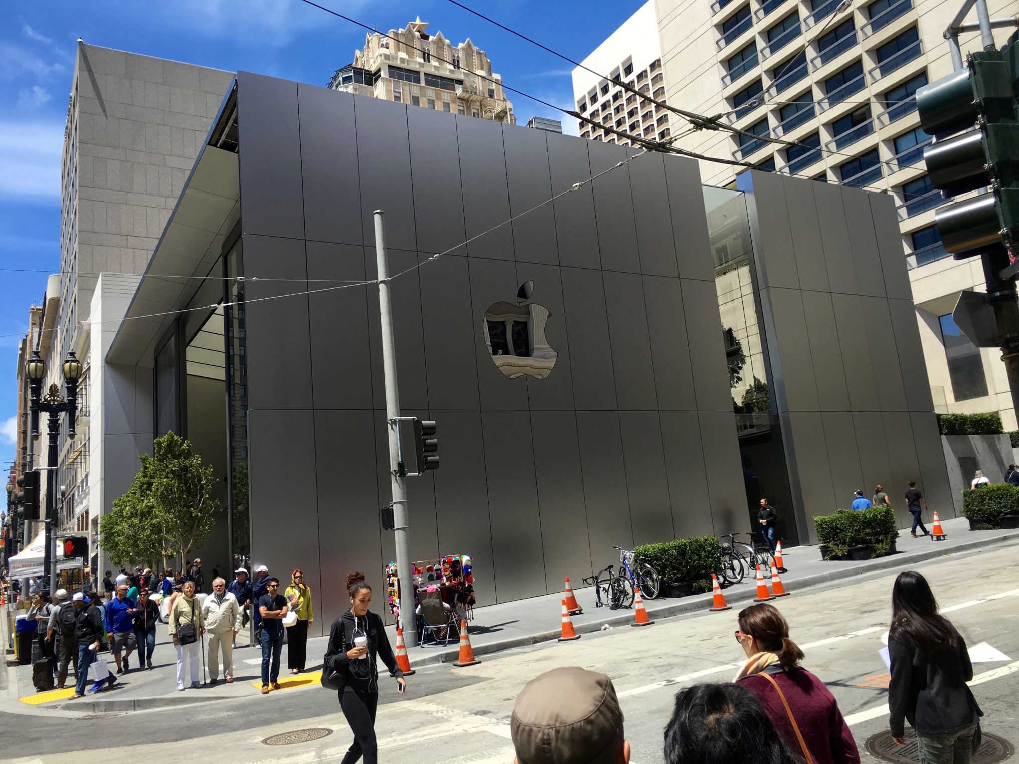 Apple_Store_Union_Square_exterior_side