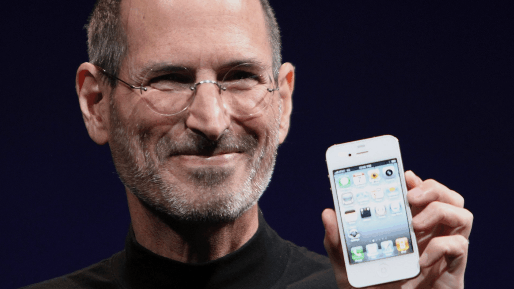 Photo of Steve Jobs holding an iPhone 4