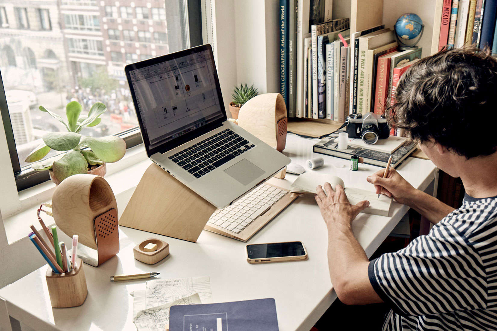 Grovemade's hardwood desktop speakers aims to improve the sound coming out of your Mac.