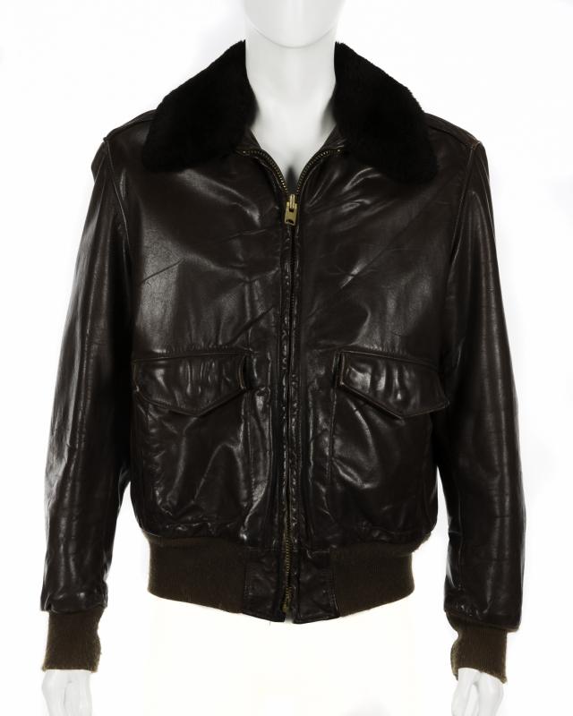Steve Jobs’ leather jacket and black turtleneck go up for auction ...