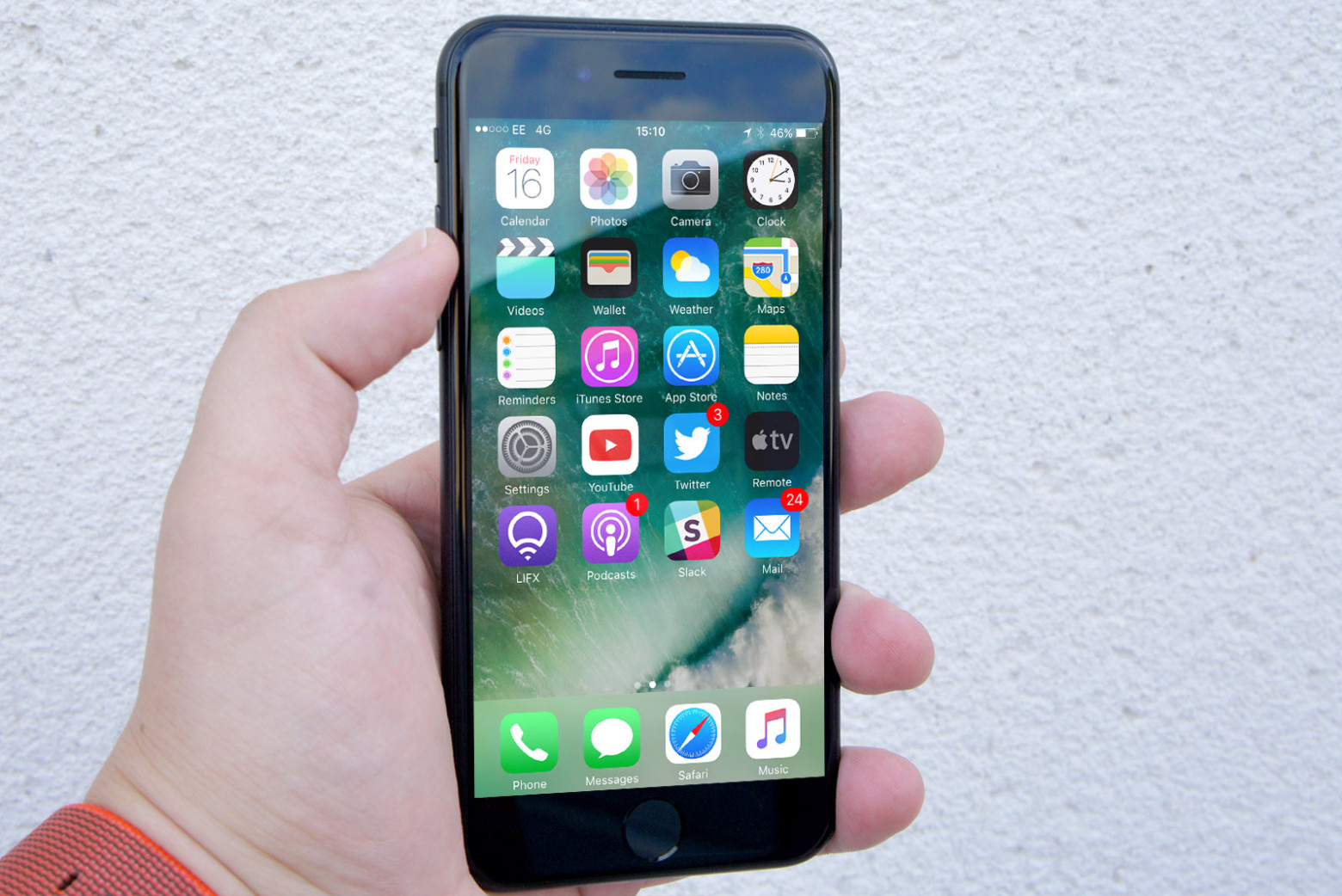 Система эпл. Ос айос. Iphone 12 vs 6s. Айфон 10 айос 17. Iphone 10 screen.