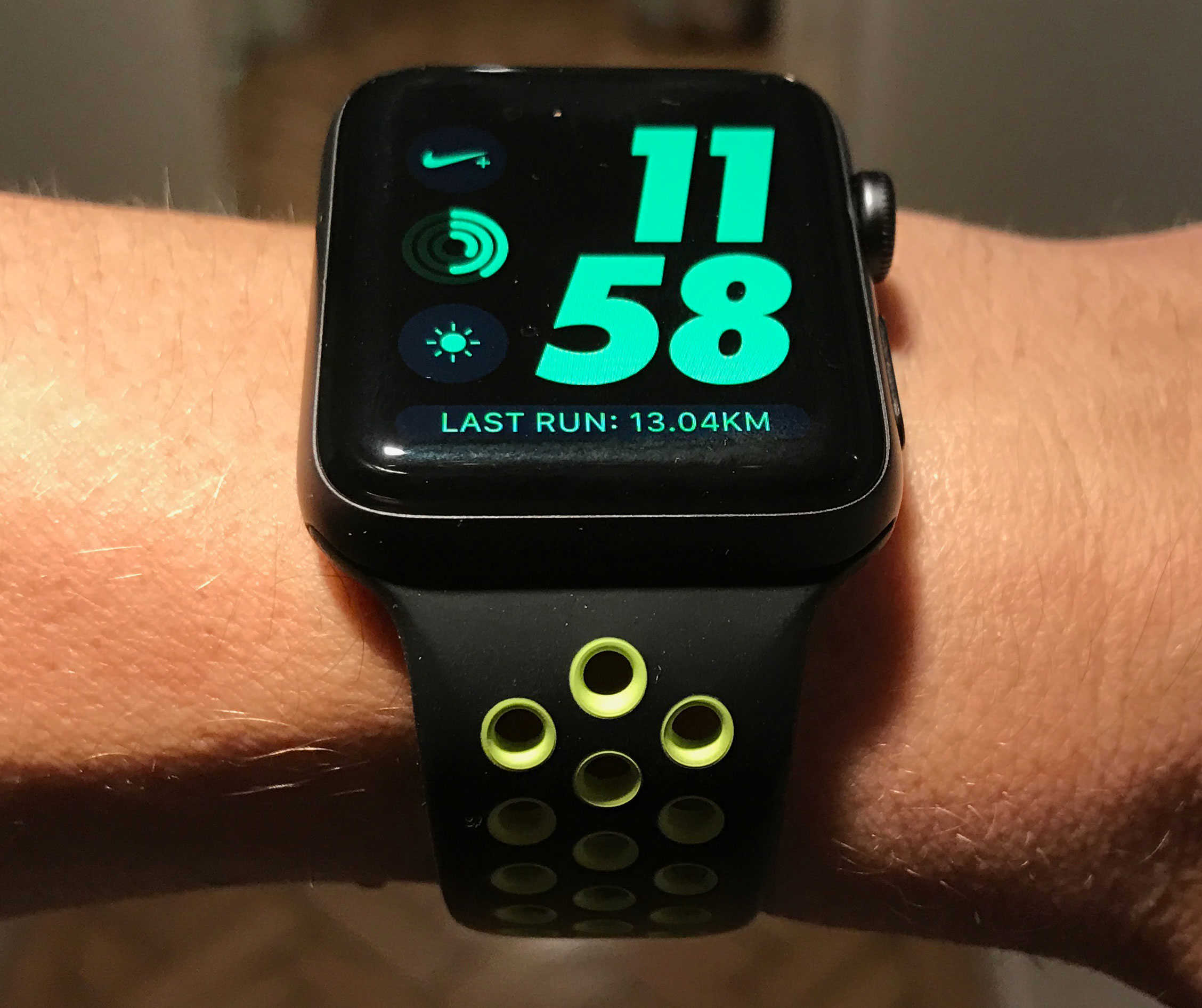 In artificial light, the Volt color of the display and strap does not match