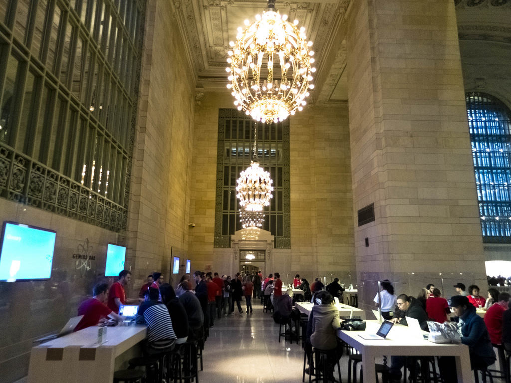 The Grand Central Apple Store did good business the weekend of its opening