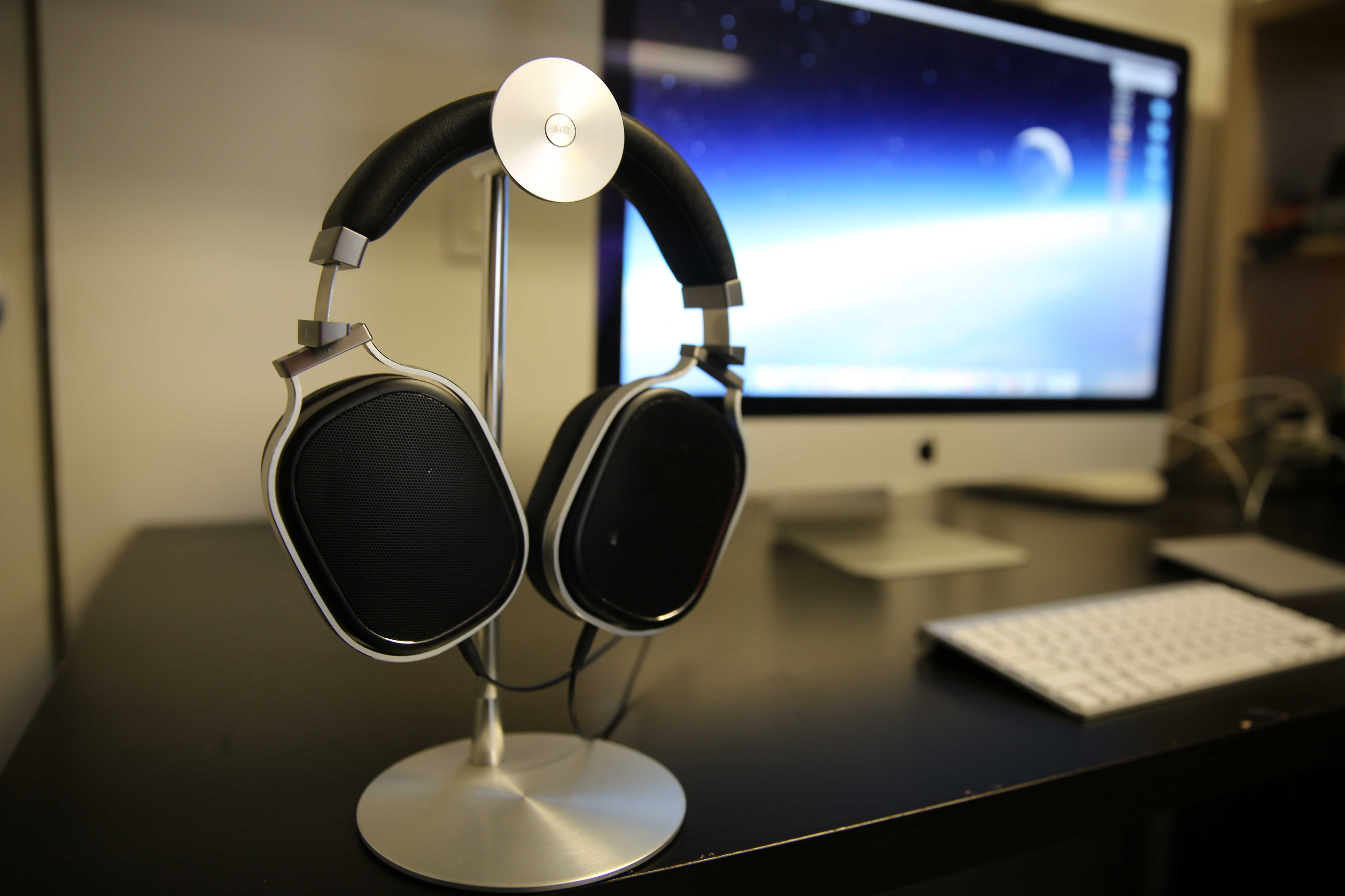 Just Mobile Headset Stand