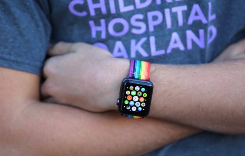 Show your pride and joie de vivre with Nyloon's rainbow band.