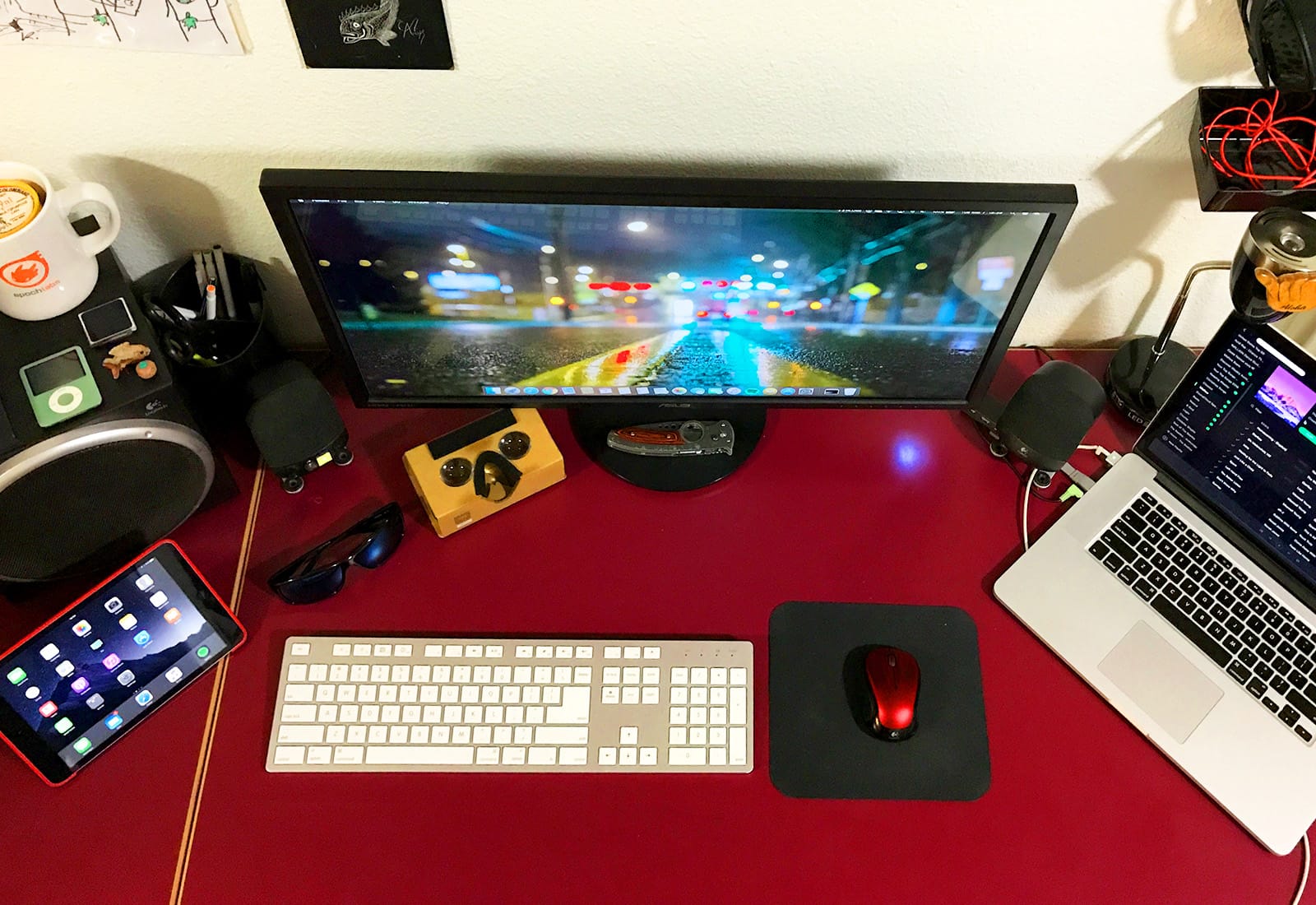 Red is definitely the color of the day in Episode 2 of iSetups, our weekly showcase of readers' Apple setups.