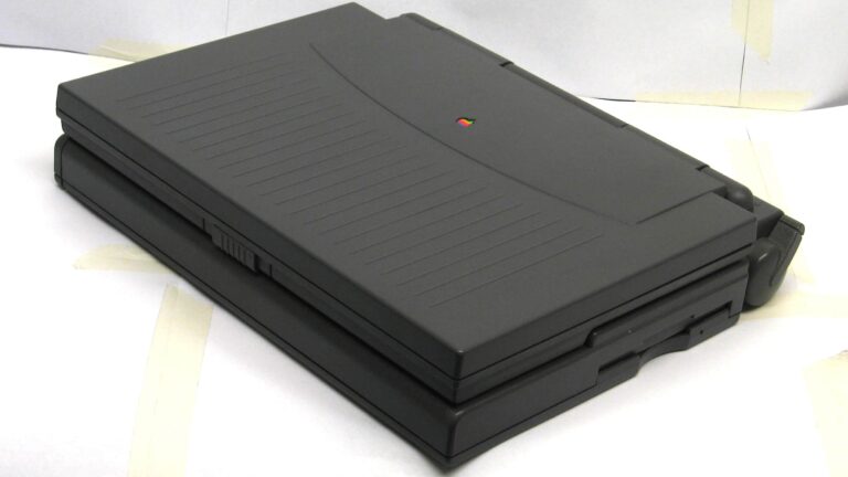 Photo of the PowerBook 180c, the first Apple laptop with a high-quality color screen.