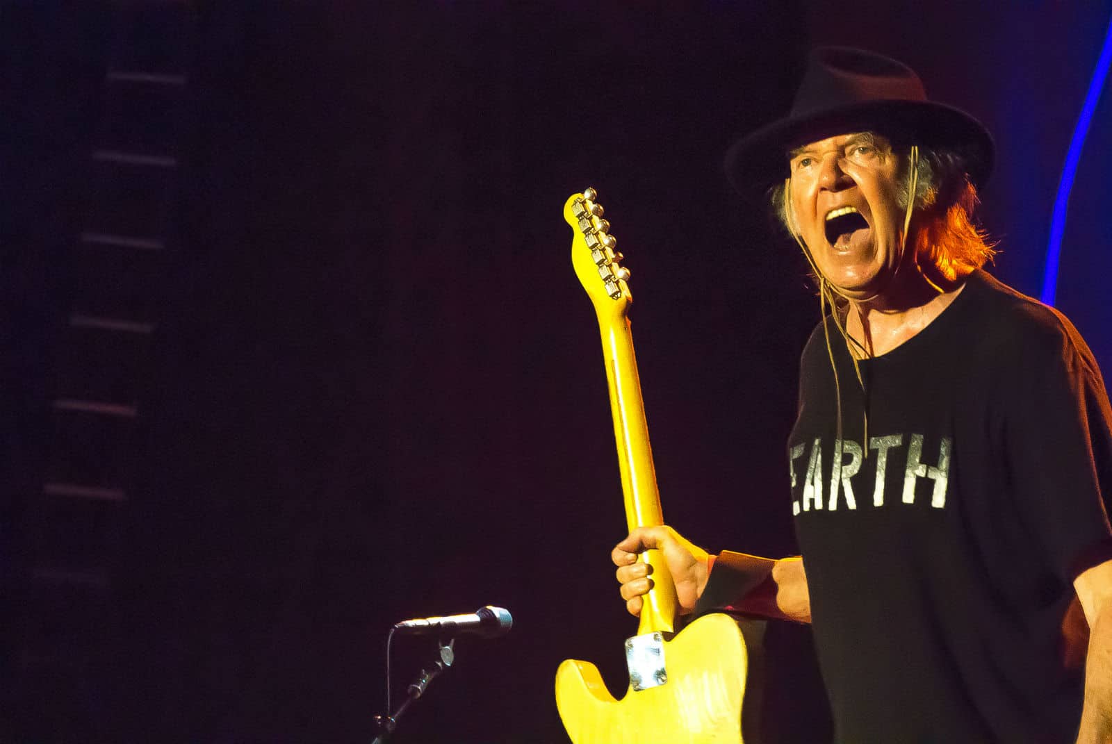 Neil Young takes Apple Music to task for 