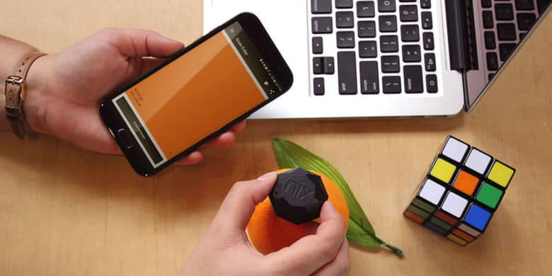 Give your iPhone an eye for color with this portable sensor.