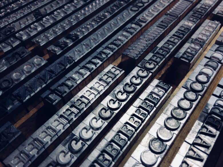 Customize text in Safari.