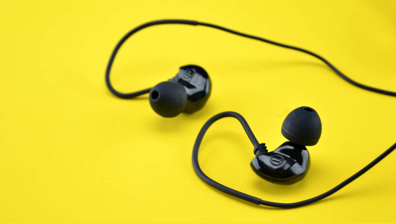 The Brainwavz Audio B200 earbuds are some of the best around, even with a few compromises.