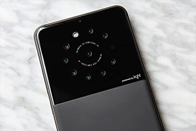 Take a picture or nine with this nine-camera smartphone prototype from Light