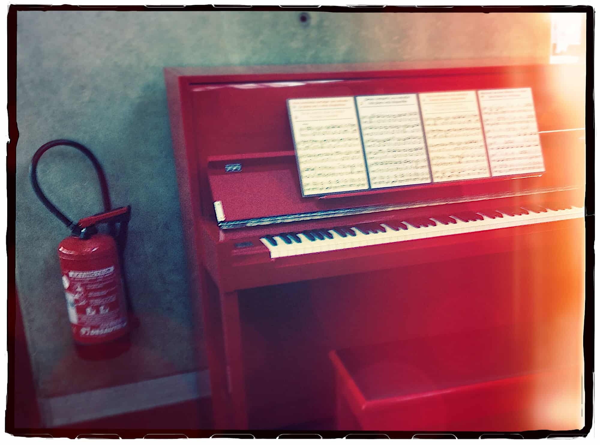 A piano next to a fire extinguisher is the perfect visual metaphor for Menace Synth.