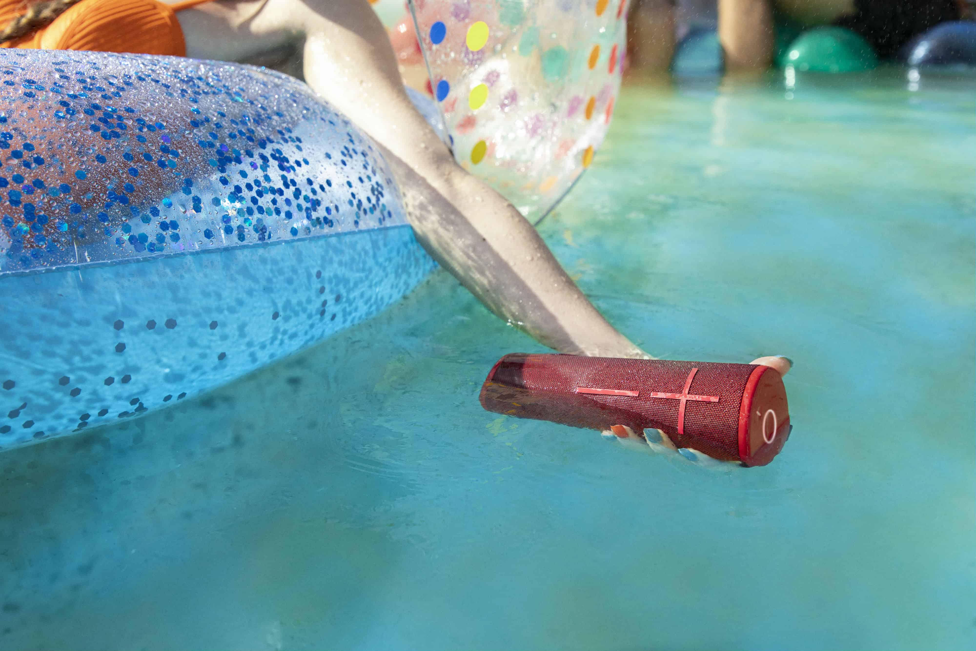 The new Magic Button doesn't make the Boom 3 float. But float it does!