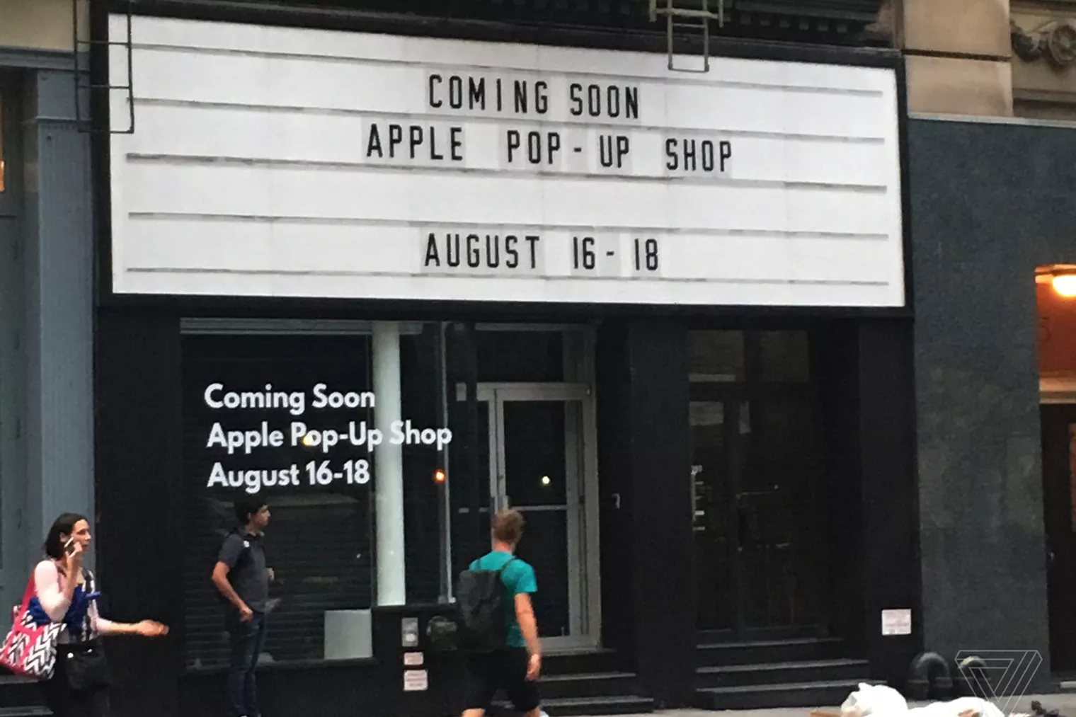 Apple popup shop