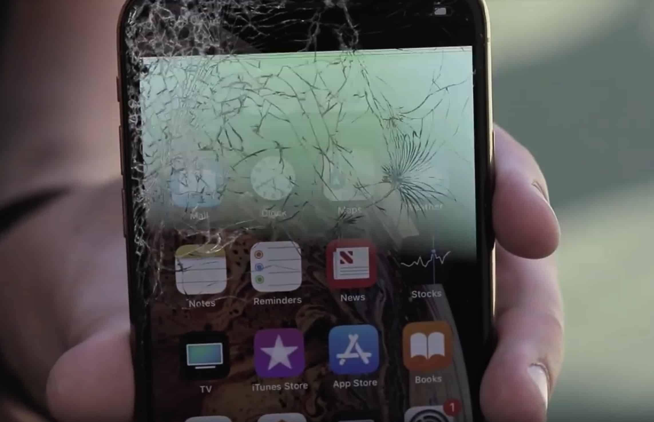 Broken iPhone XS screen2