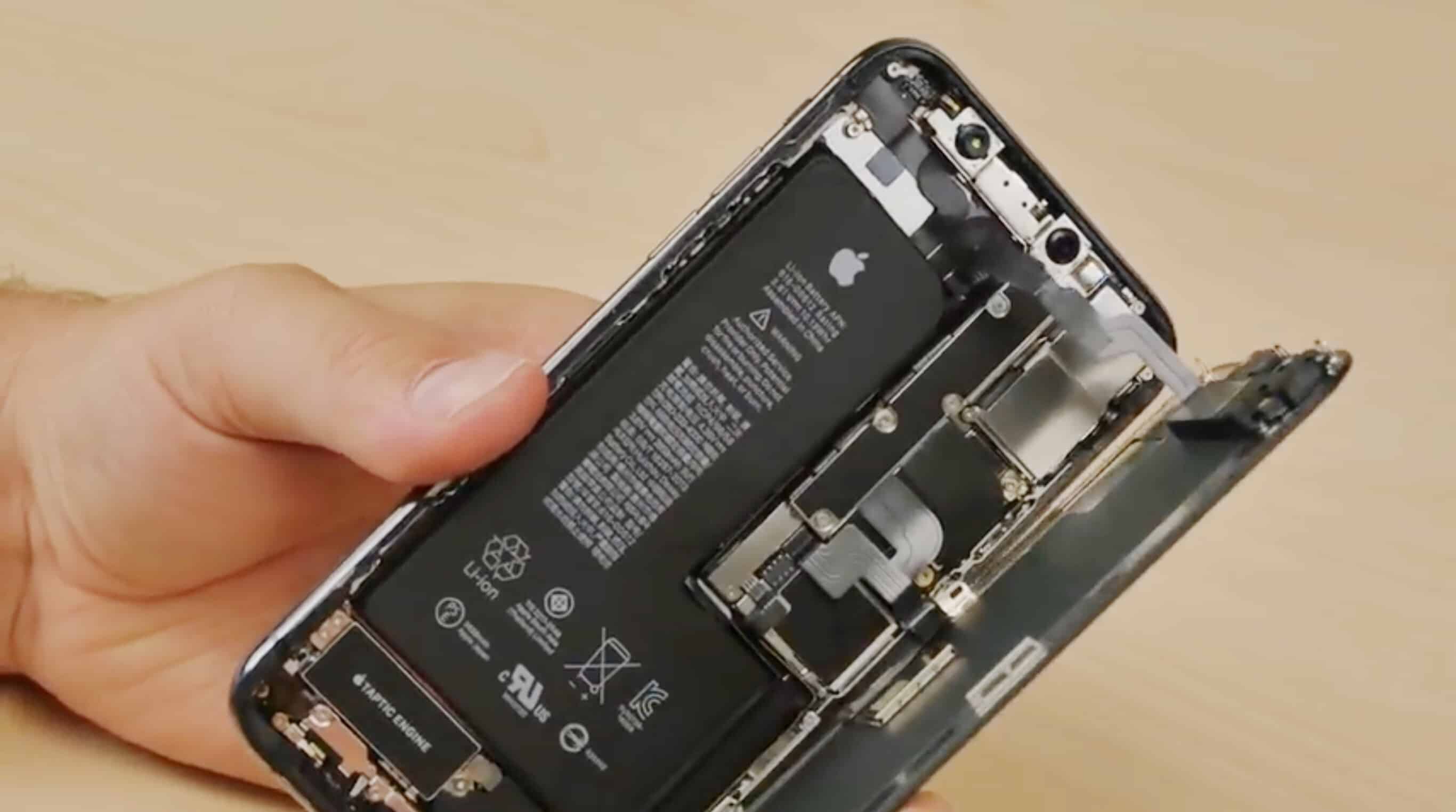 The first iPhone XS teardown video shows the unusual L-shaped battery.