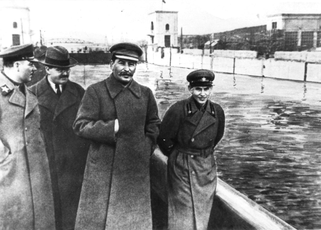 Here's a photo of Stalin and Nikolai Yezhov. Let's see if we can do better than the Soviet dictator's photo retouchers. 