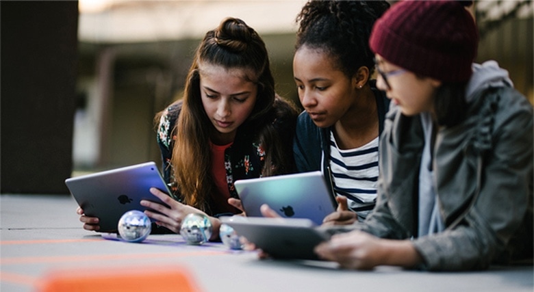 In December, Apple will offer free coding classes to teach kids and teens.