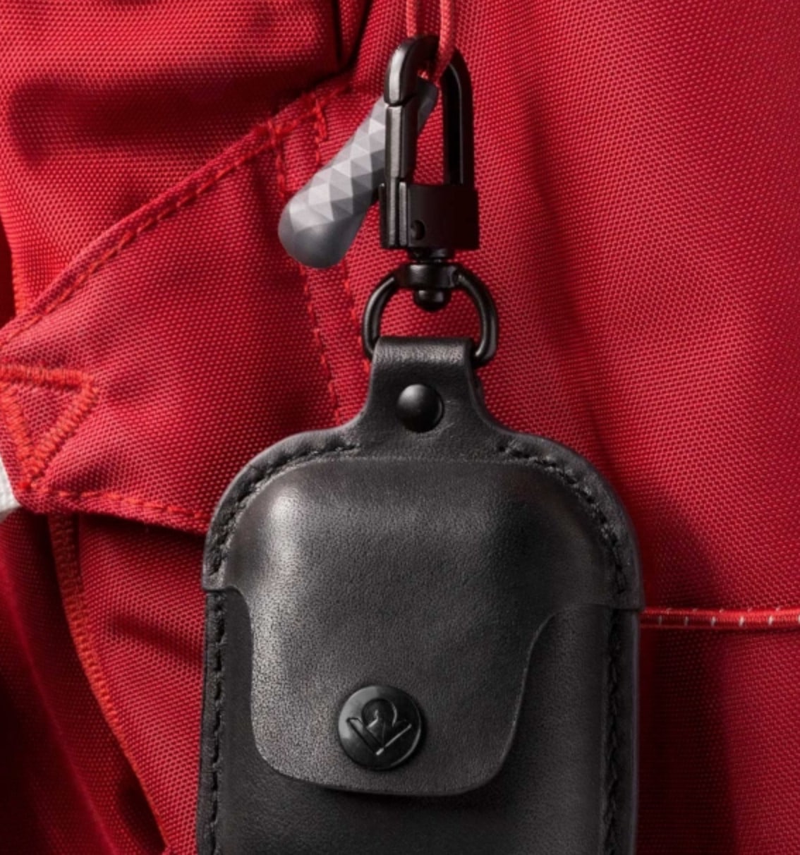 The AirSnap in ash black makes a handsome accessory to any bag, backpack or keychain.