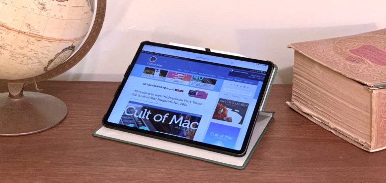 Dodocase Two Tone looks right at home in a classroom or coffeeshop.