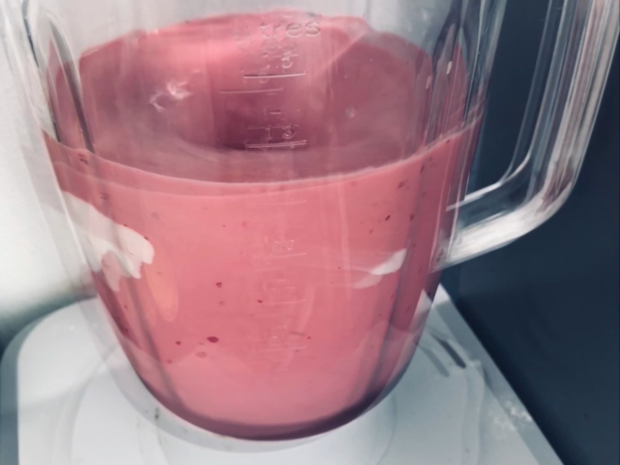 It’s hard to convey a moving photo with a still image, but doesn’t this smoothie look delicious?