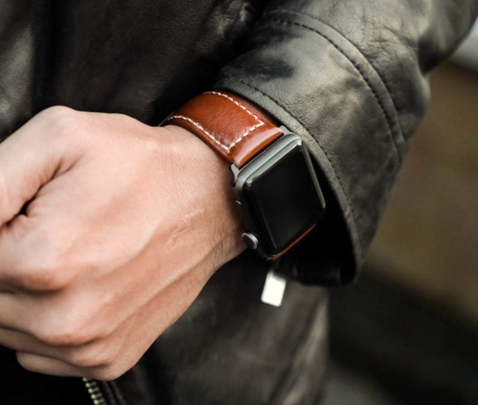 Strapa's Primus is made from rugged and subtly glossy Italian leather, expertly crafted into an exceptional watch band worthy of your Apple Watch Series 4. 