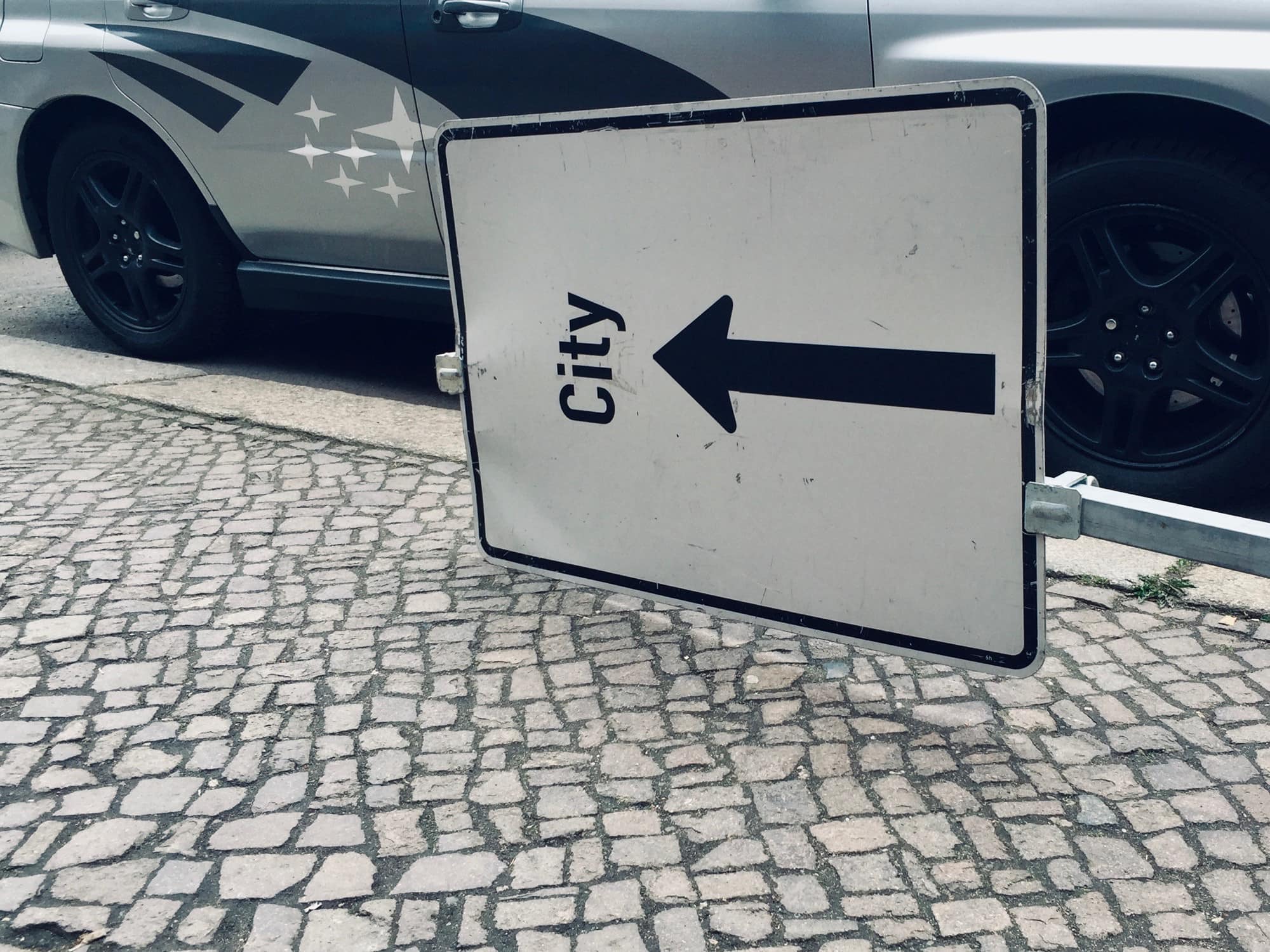 Shortcut sign.
