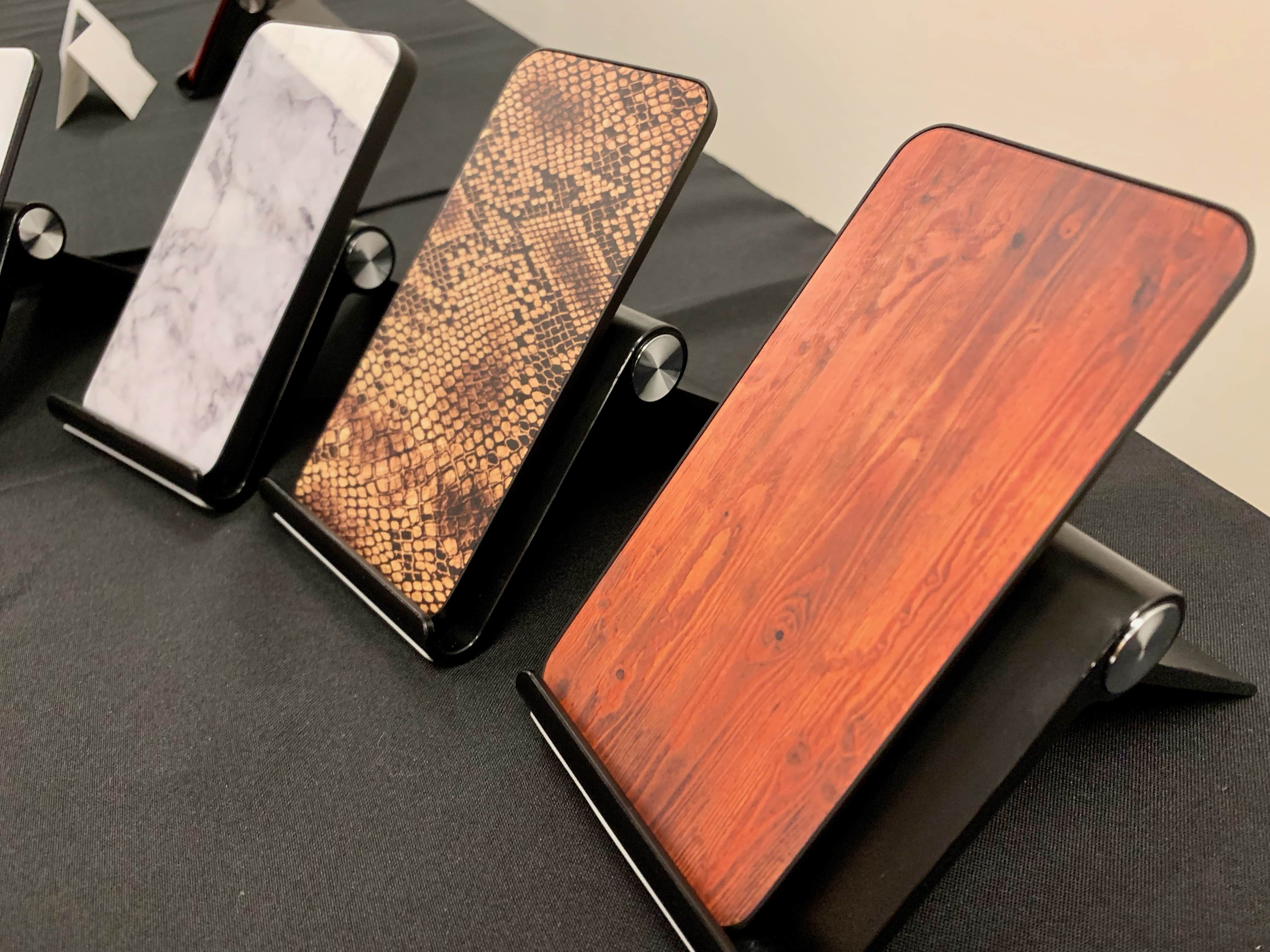 Gorilla Glass in fake wood, snakeskin and marble