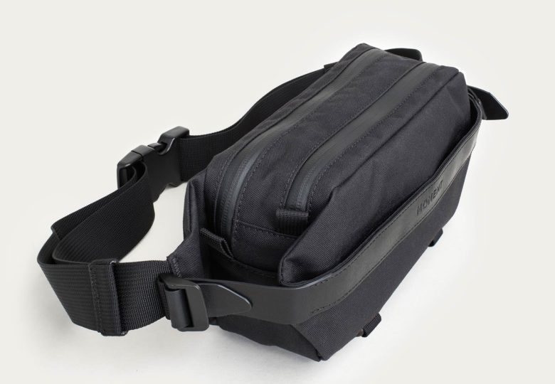 Moment hip pack for mobile photography