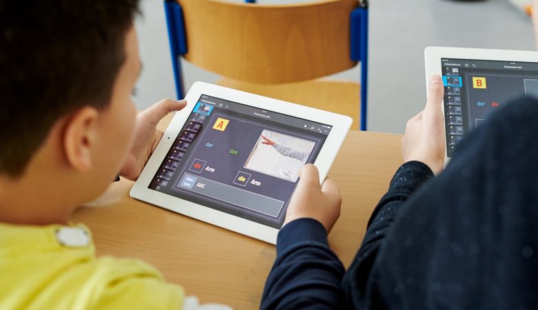 Students learn German language on iPad