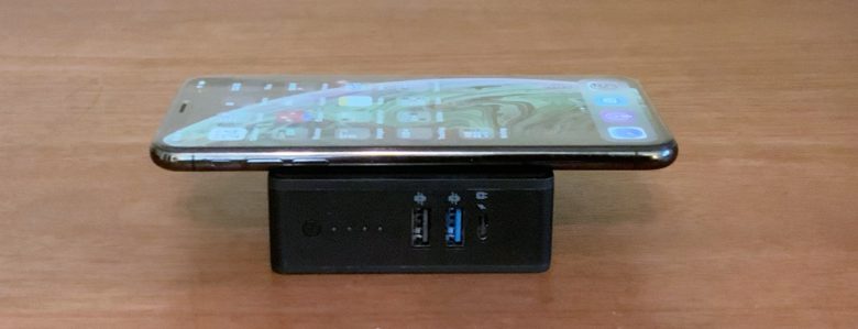 Mophie Powerstation Hub charging iPhone XS Max
