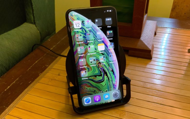 Belkin Boost Up Charge Wireless Charging Stand with iPhone XS Max