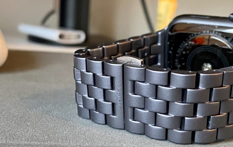 Juuk Qrono's aluminum links look fantastic on an Apple Watch.