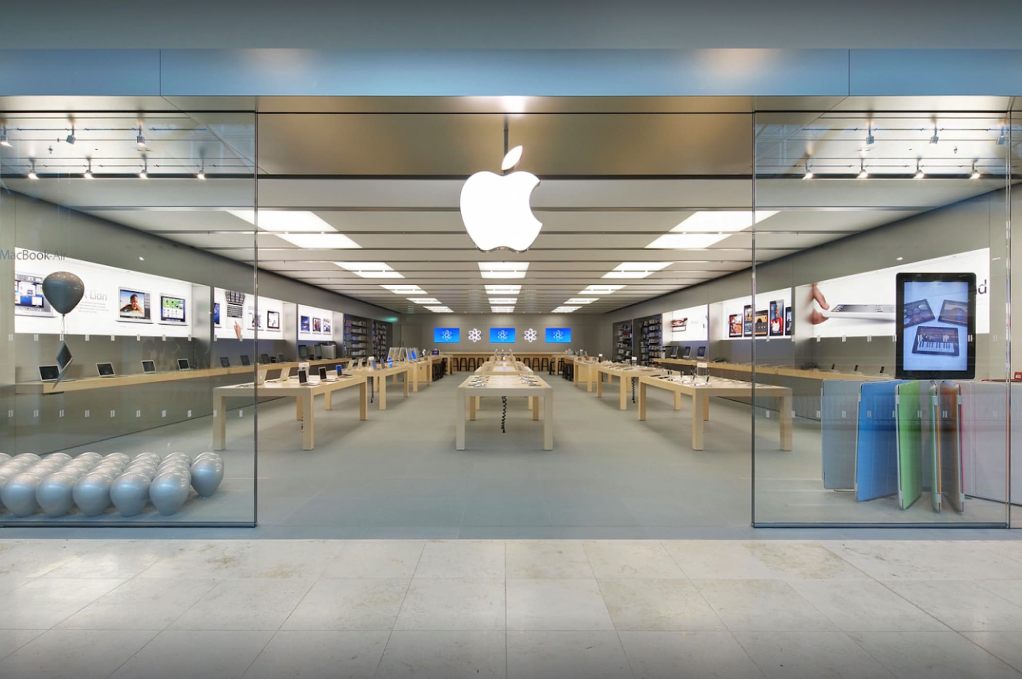 U.K. cops used a helicopter to help chase down Apple Store thieves
