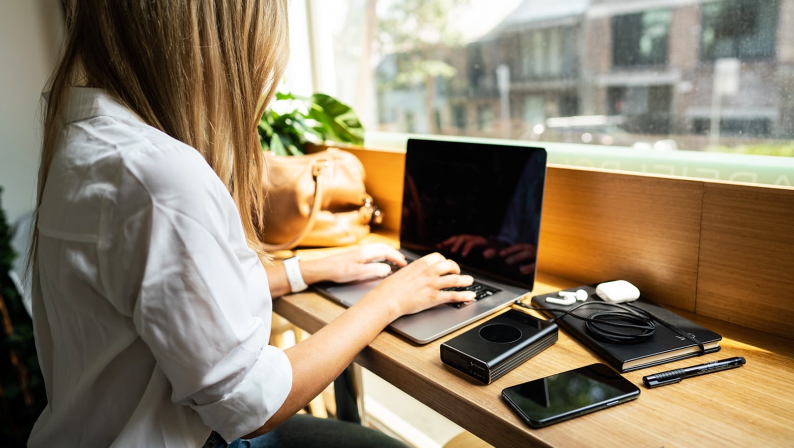 Chargeasap Flash powerbank with MacBook and iPhone